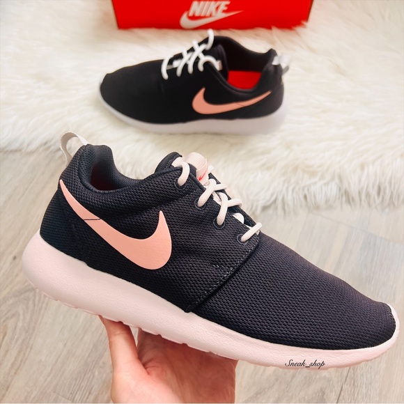 NWT Nike Roshe One Women’s Shoes - Picture 1 of 8